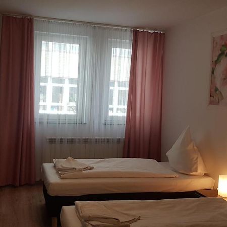 Hotelik Kameleon Pokoje Goscinne Jawor Εξωτερικό φωτογραφία