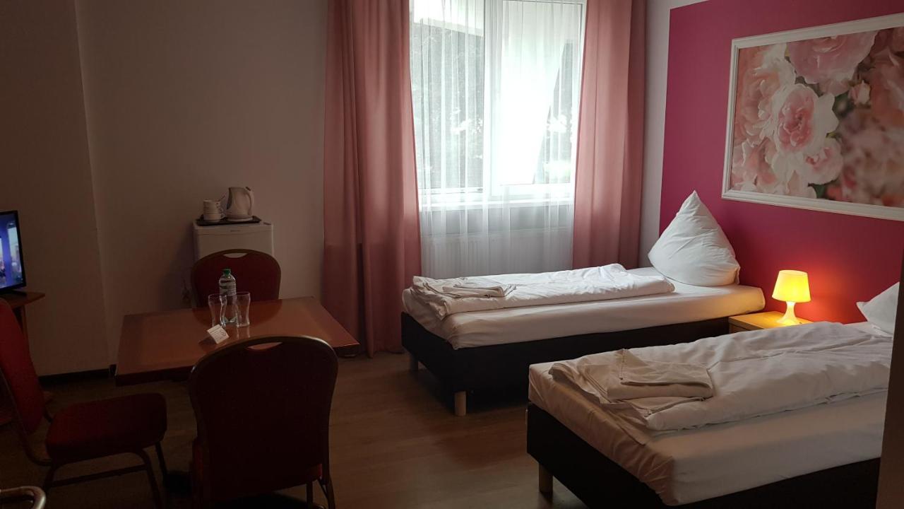 Hotelik Kameleon Pokoje Goscinne Jawor Εξωτερικό φωτογραφία