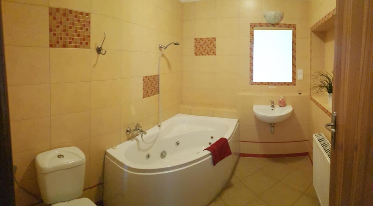 Hotelik Kameleon Pokoje Goscinne Jawor Εξωτερικό φωτογραφία