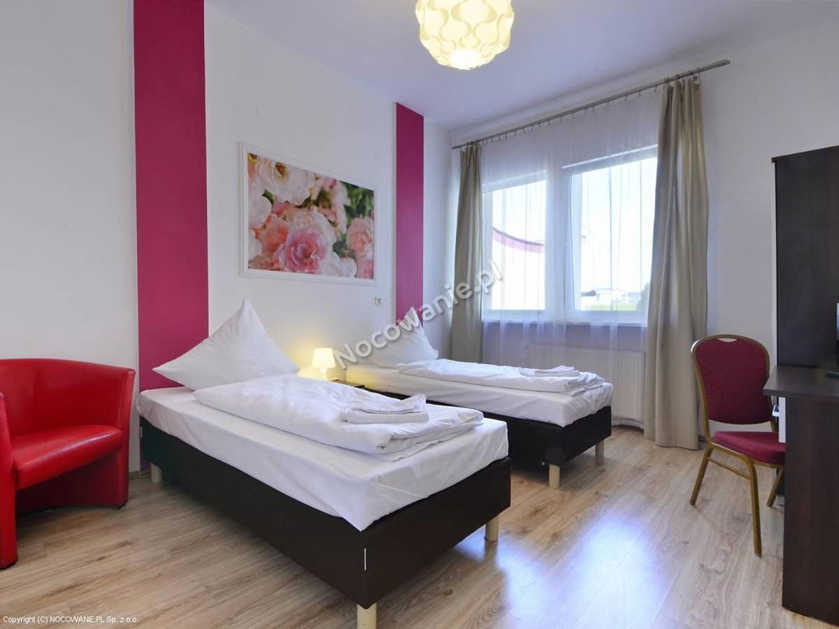 Hotelik Kameleon Pokoje Goscinne Jawor Εξωτερικό φωτογραφία